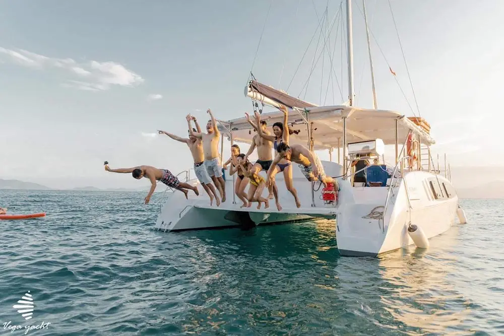 Cho thuê ca nô du lịch đảo Nha Trang